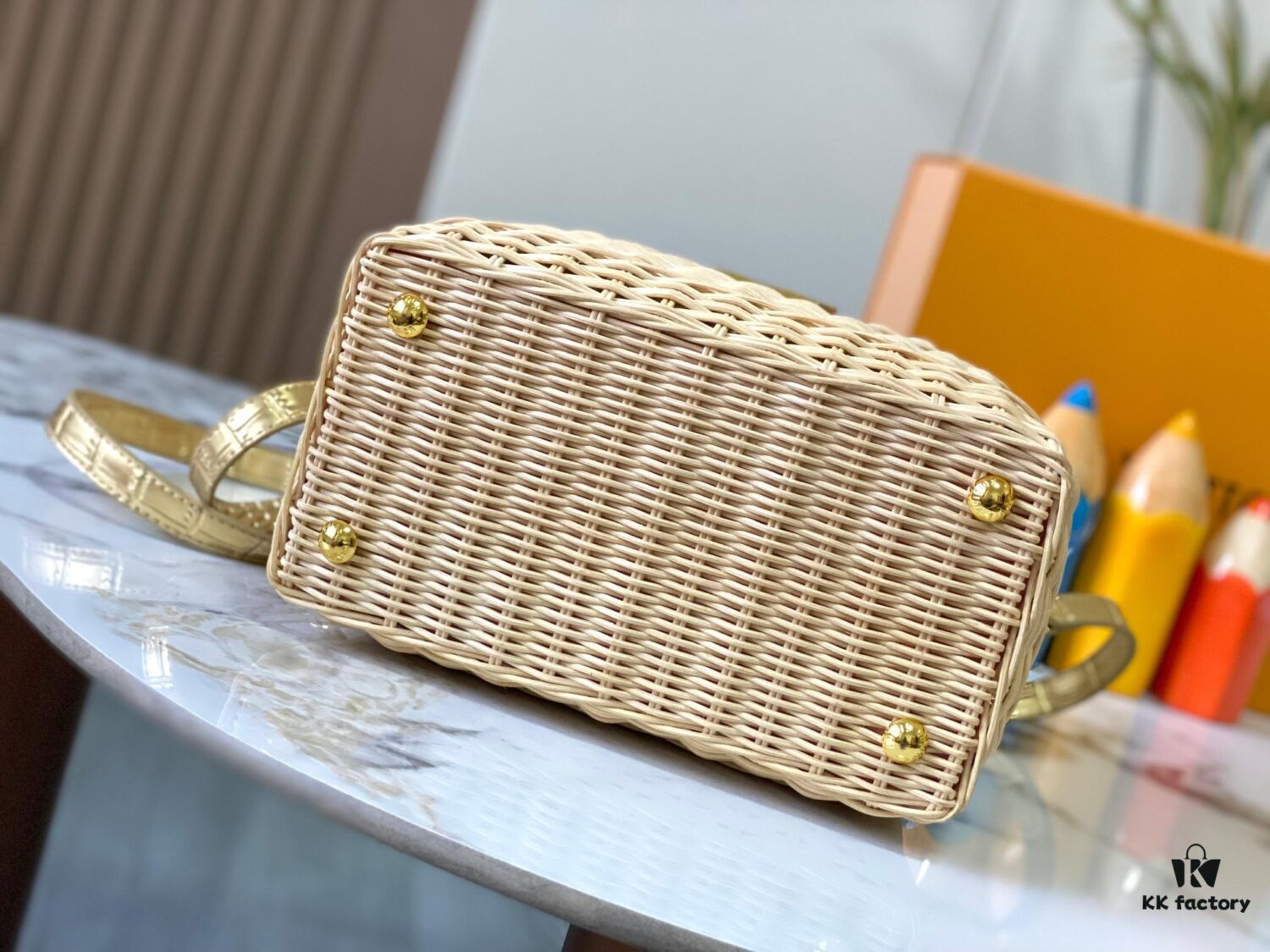 Upgraded M11619 Crocodile-Texture Capucines BB Handbag