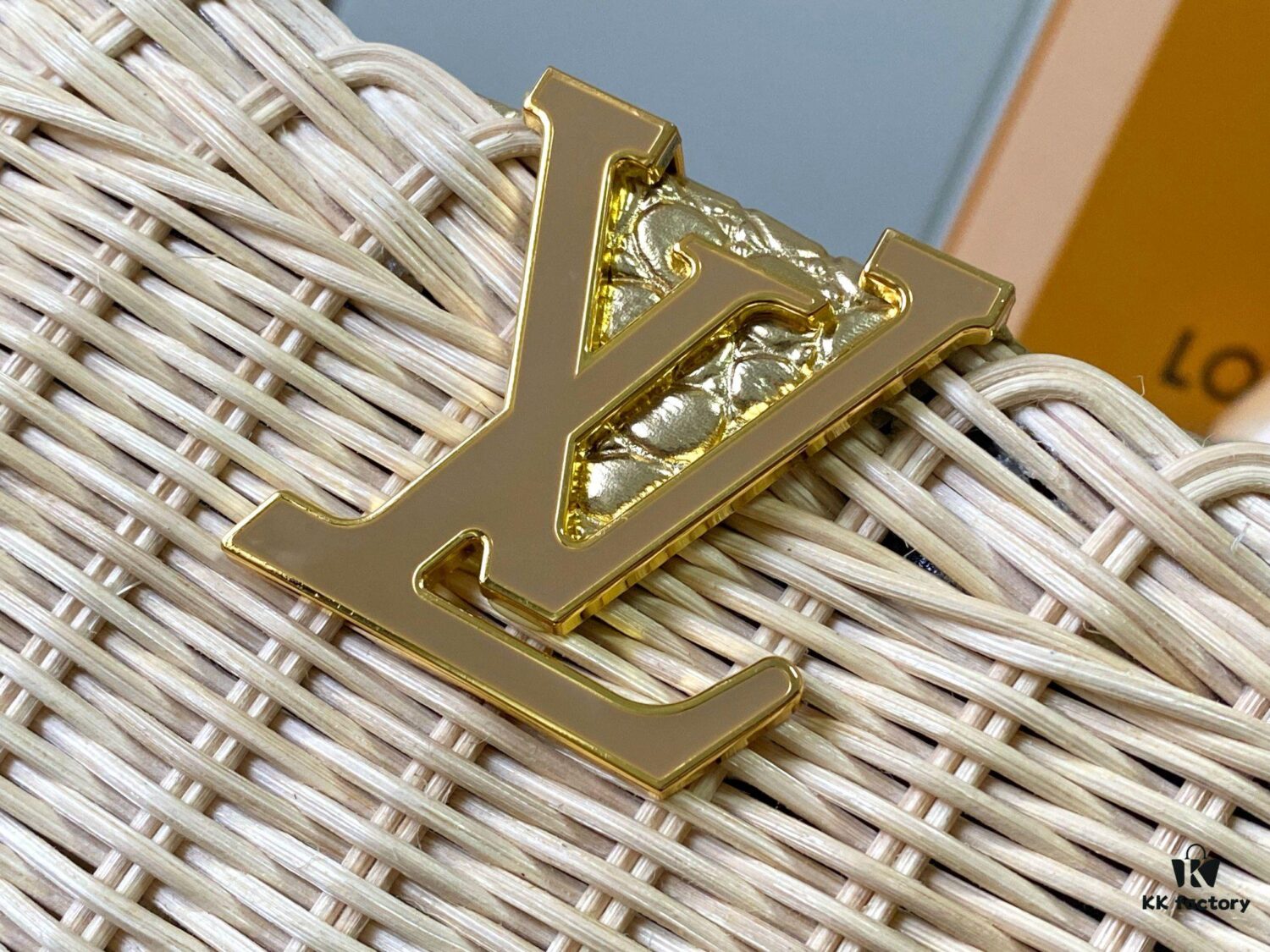 Upgraded M11619 Crocodile-Texture Capucines BB Handbag