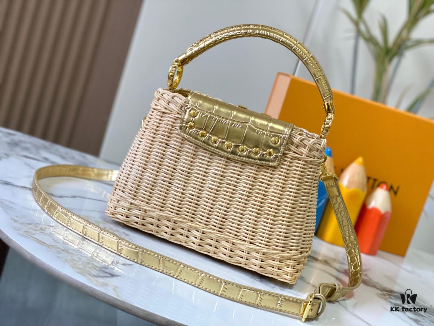 Upgraded M11619 Crocodile-Texture Capucines BB Handbag