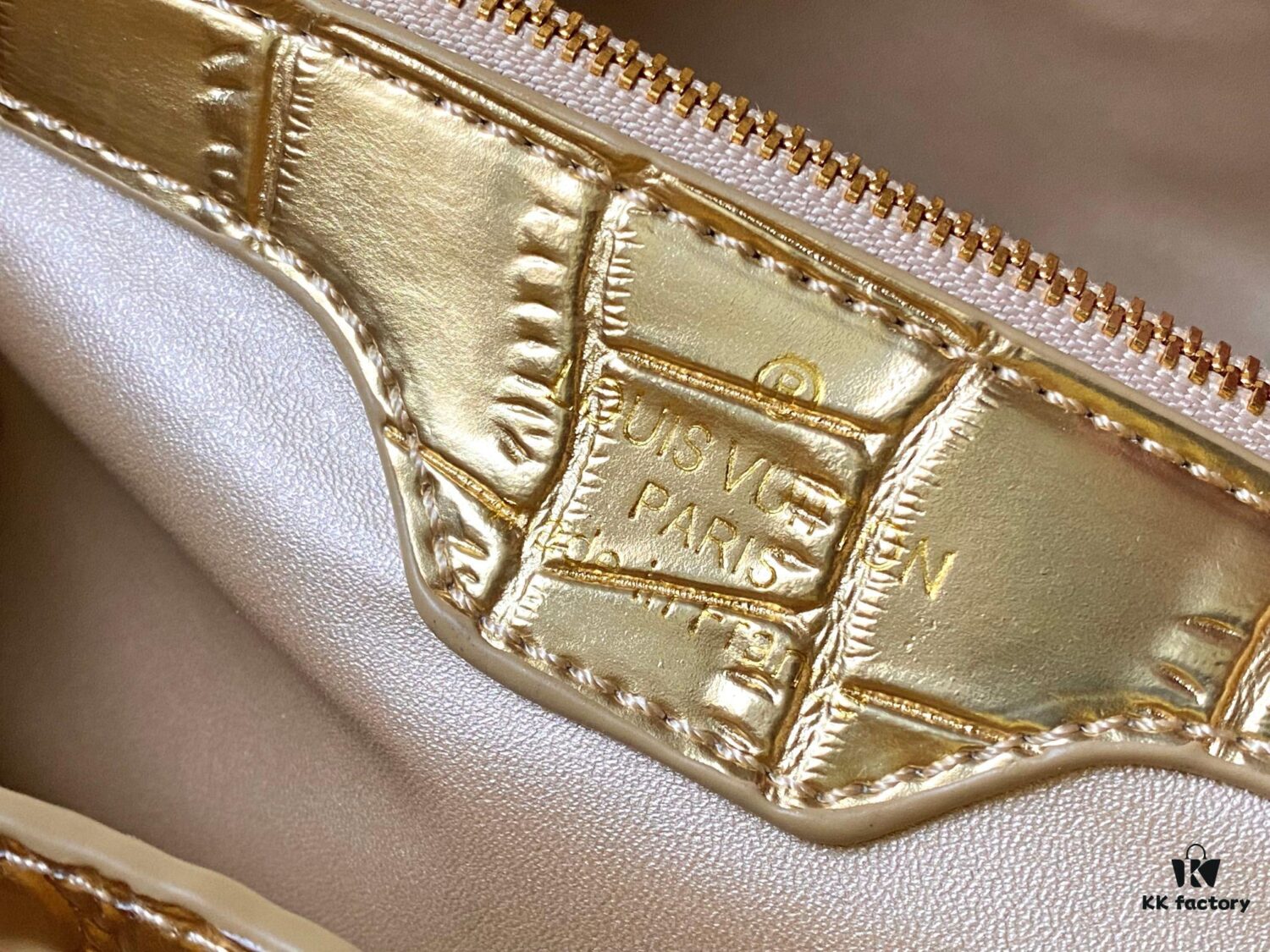 Upgraded M11619 Crocodile-Texture Capucines BB Handbag