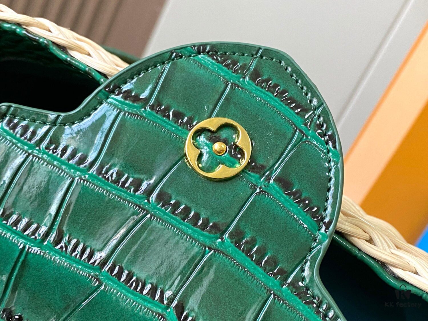 Upgraded M11619 Crocodile-Texture Capucines BB Handbag