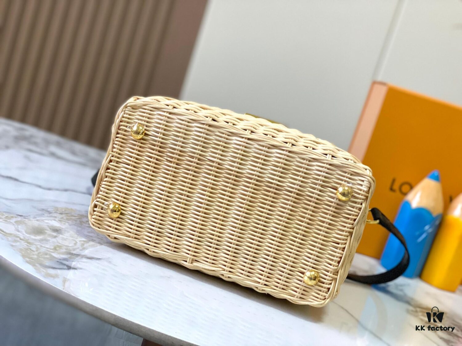 Upgraded M11618 Ostrich Texture Capucines BB Handbag