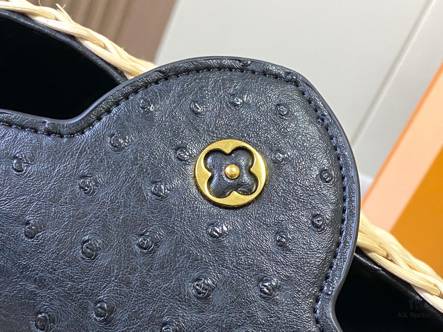 Upgraded M11618 Ostrich Texture Capucines BB Handbag