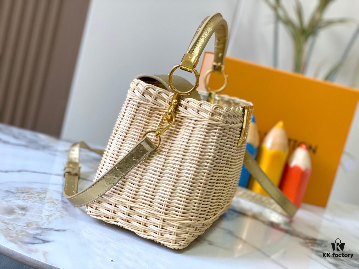 Upgraded M11618 Ostrich-Texture Capucines BB Bag