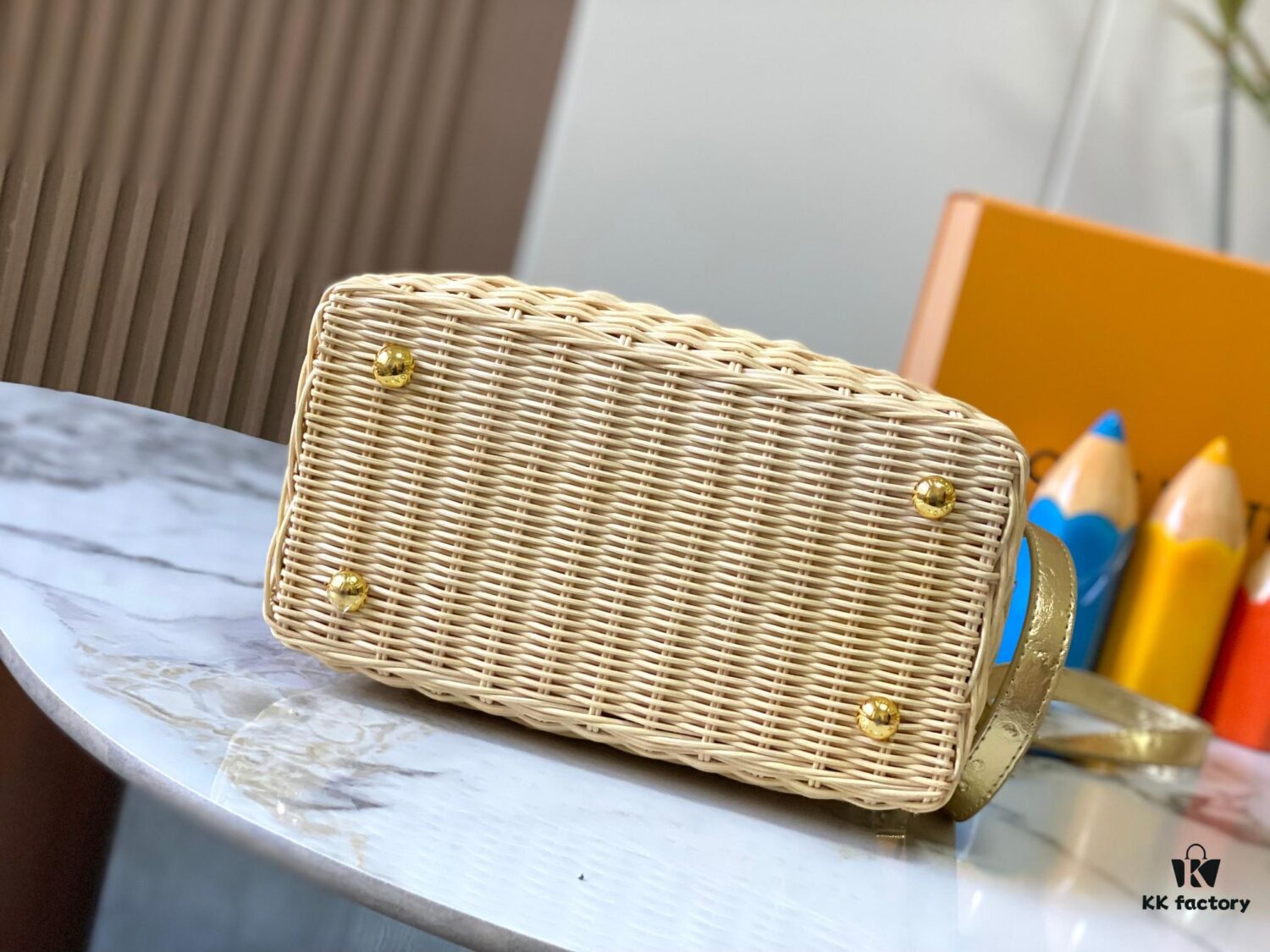 Upgraded M11618 Ostrich-Texture Capucines BB Bag