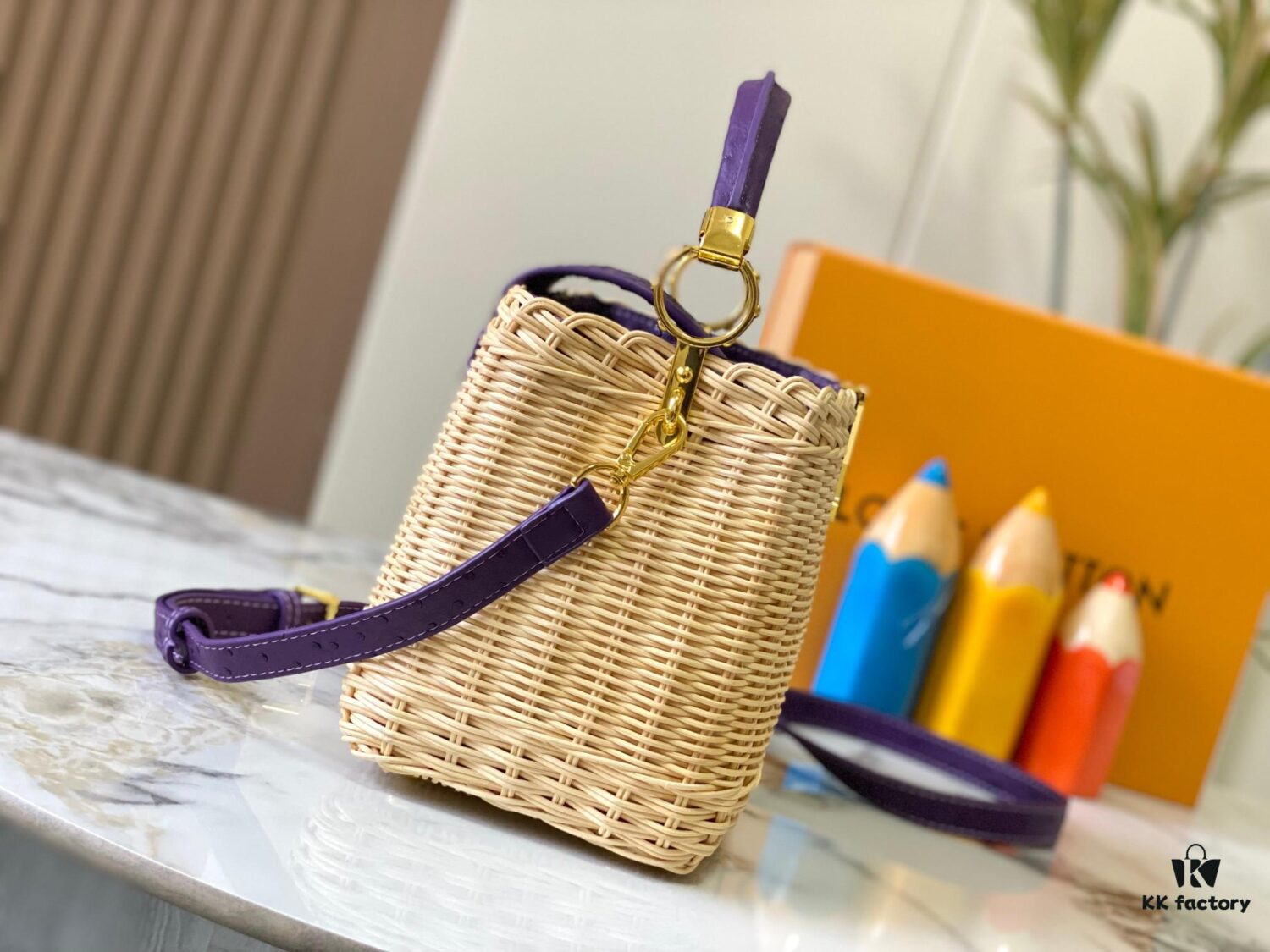 Upgraded M11618 Ostrich-Texture Capucines BB Handbag