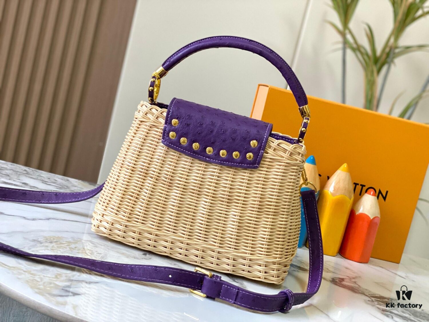 Upgraded M11618 Ostrich-Texture Capucines BB Handbag