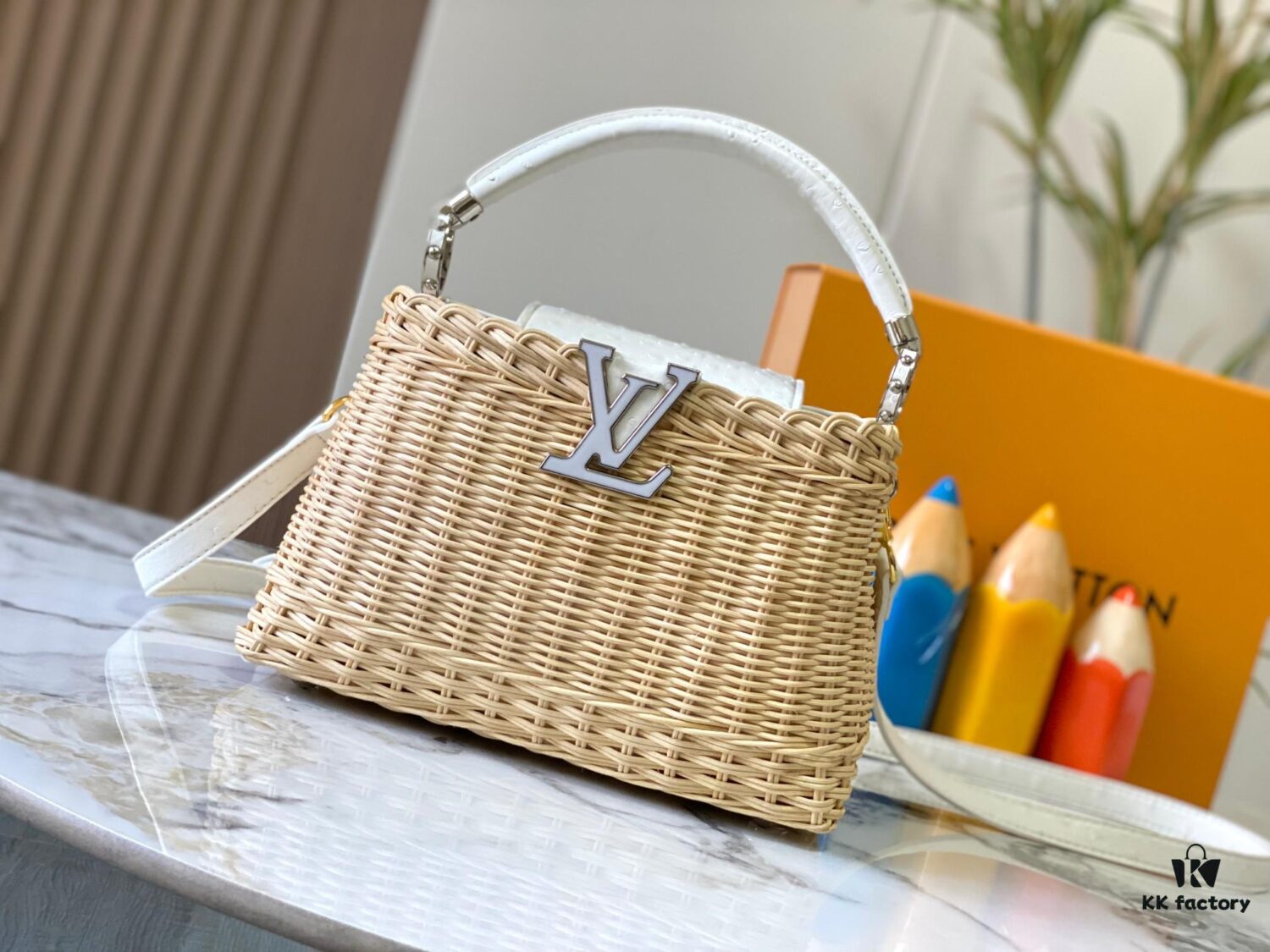 Upgraded M11618 Ostrich-Texture Capucines BB Handbag