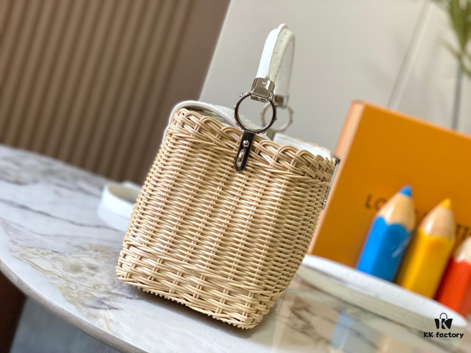 Upgraded M11618 Ostrich-Texture Capucines BB Handbag