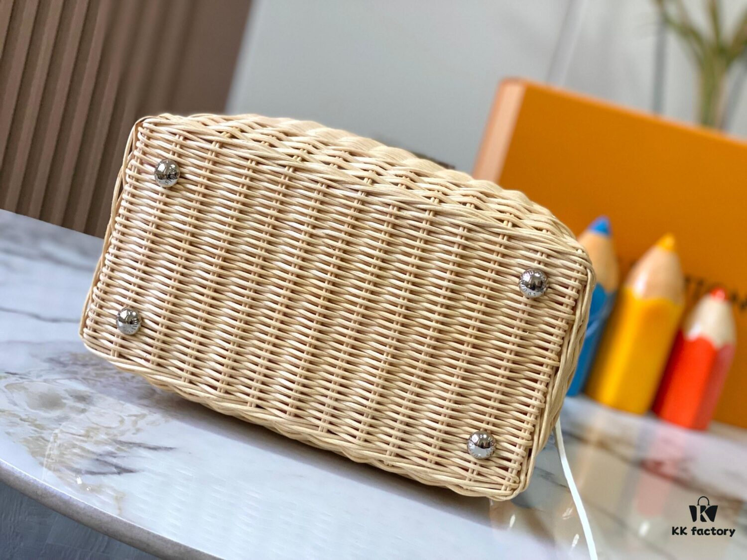 Upgraded M11618 Ostrich-Texture Capucines BB Handbag