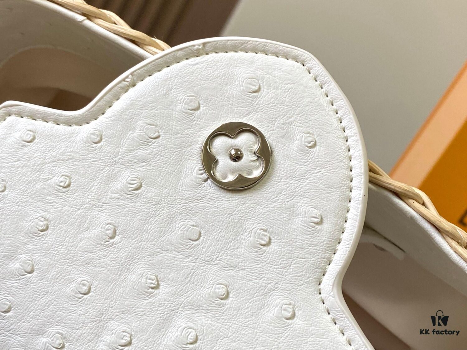 Upgraded M11618 Ostrich-Texture Capucines BB Handbag