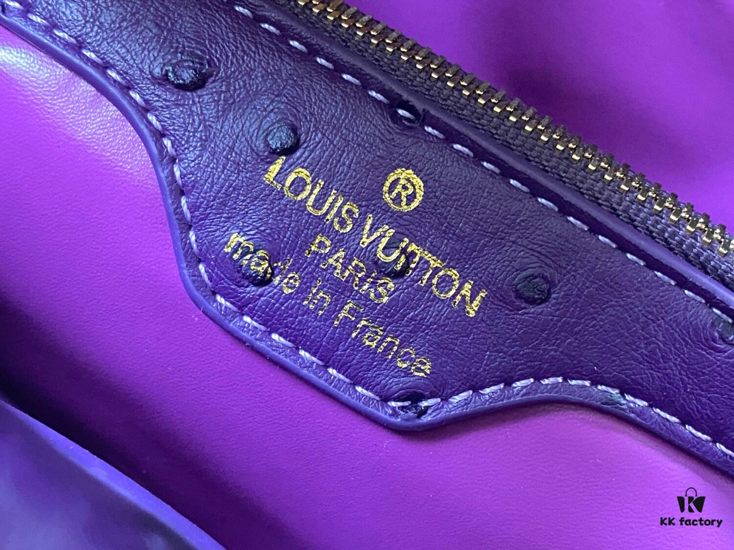 Upgraded M11618 Ostrich-Texture Capucines BB Handbag