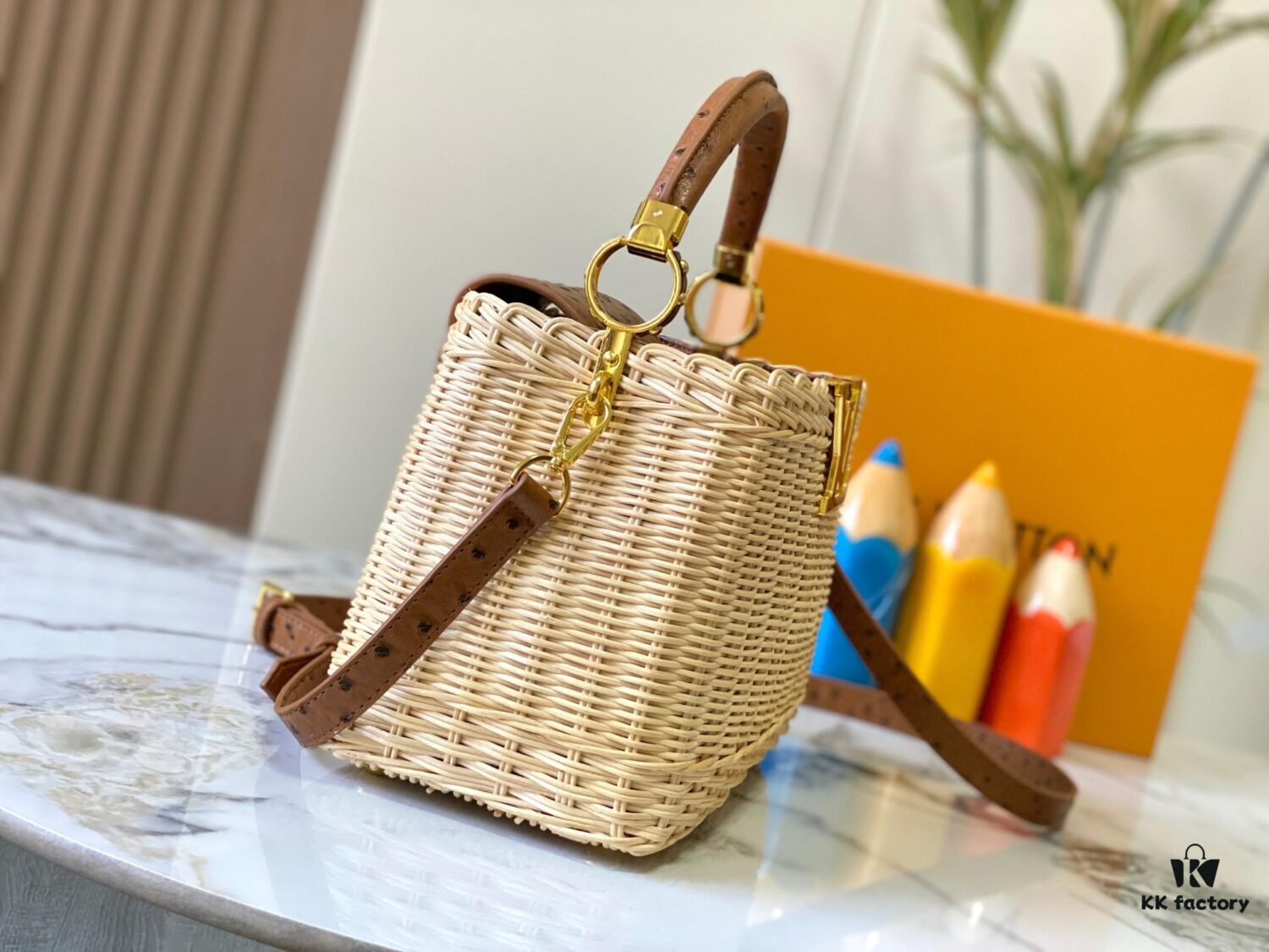 Upgraded M11618 Ostrich-Texture Capucines BB Handbag