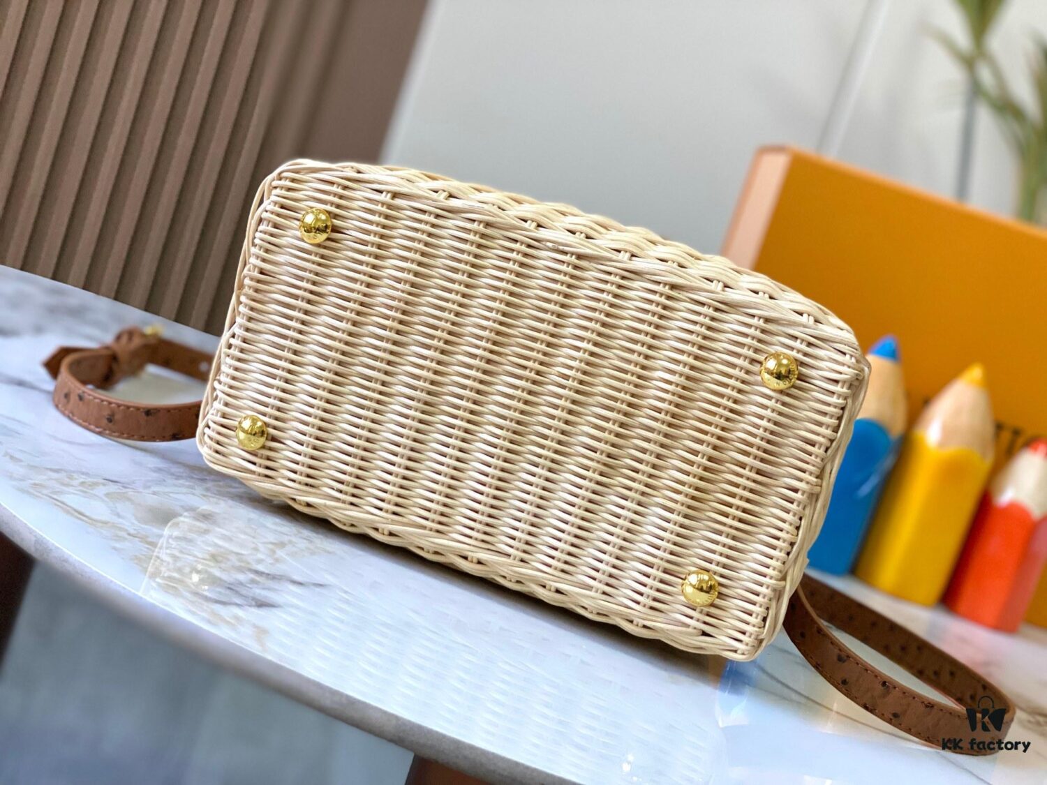 Upgraded M11618 Ostrich-Texture Capucines BB Handbag