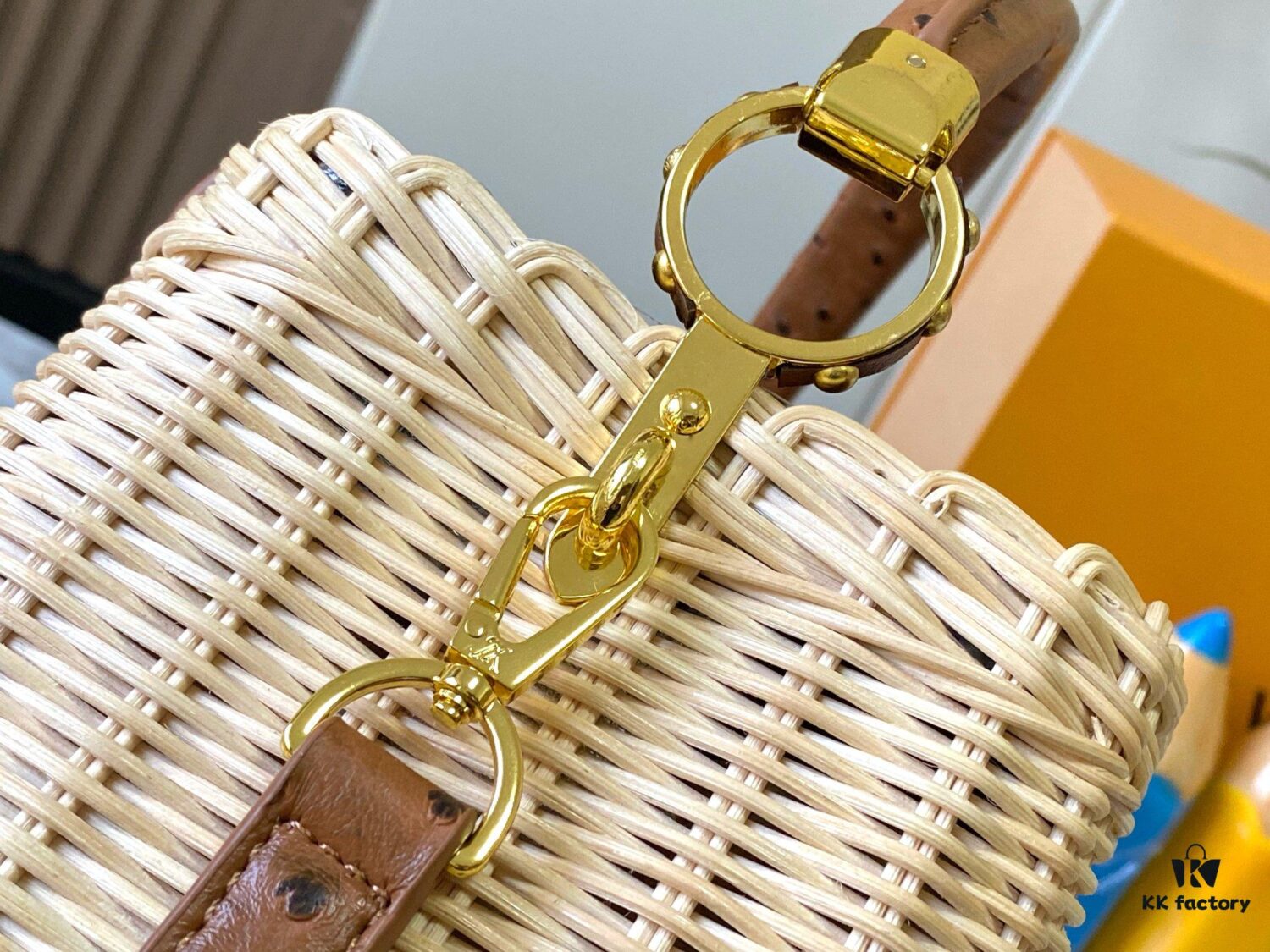 Upgraded M11618 Ostrich-Texture Capucines BB Handbag