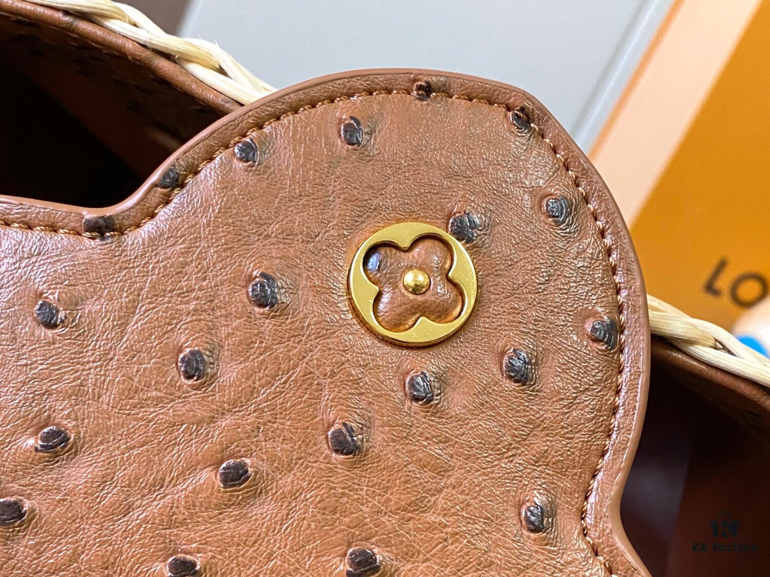 Upgraded M11618 Ostrich-Texture Capucines BB Handbag