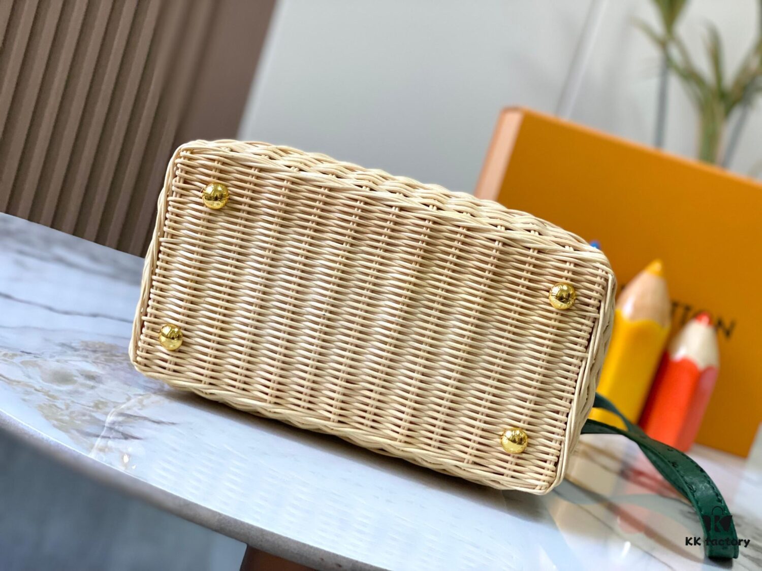 Upgraded M11618 Ostrich-Texture Capucines BB Handbag