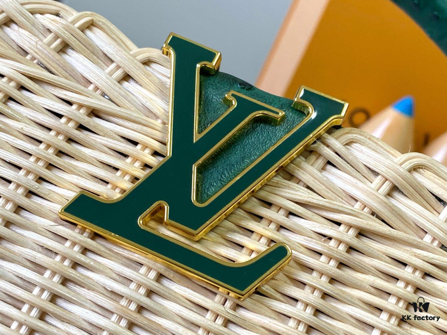 Upgraded M11618 Ostrich-Texture Capucines BB Handbag