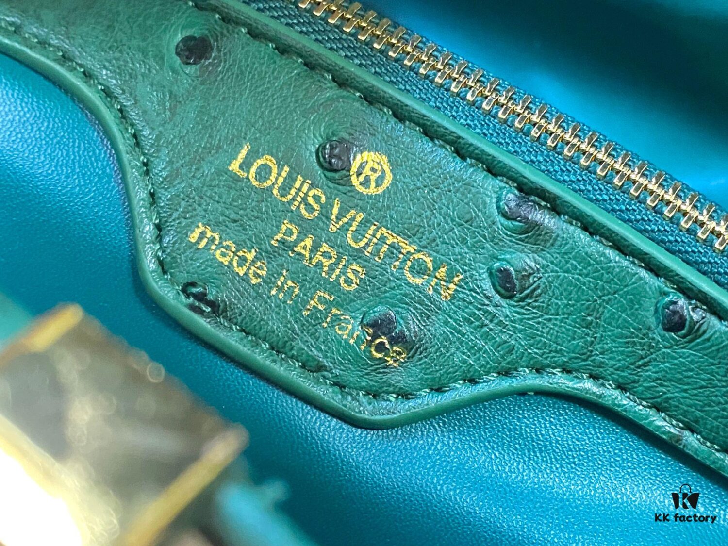 Upgraded M11618 Ostrich-Texture Capucines BB Handbag