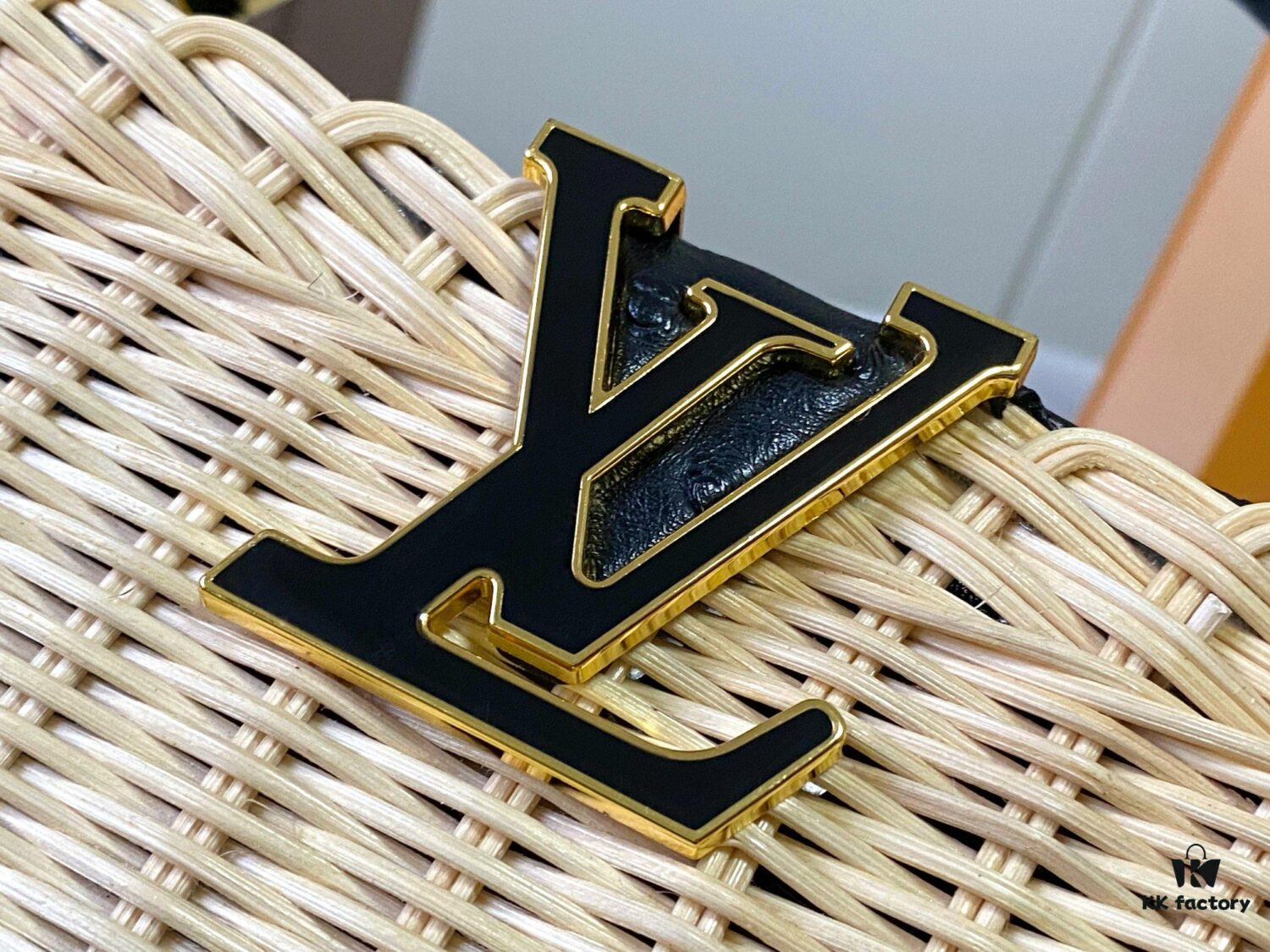 Upgraded M11618 Ostrich Texture Capucines BB Handbag