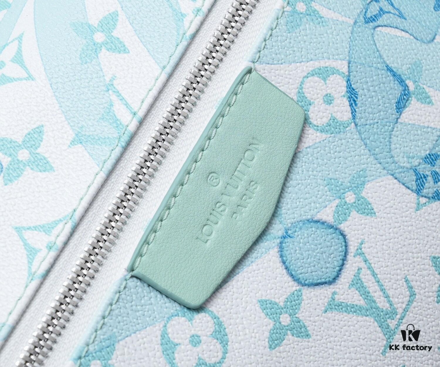 Upgraded Version DU SHI JIA PAI M22519 Green Louis Vuitton 2023 New Men's DISCOVERY Monogram Water Drop Small Backpack LV Graffiti Backpack, Versatile Styling, High-Capacity Daily Travel Essential