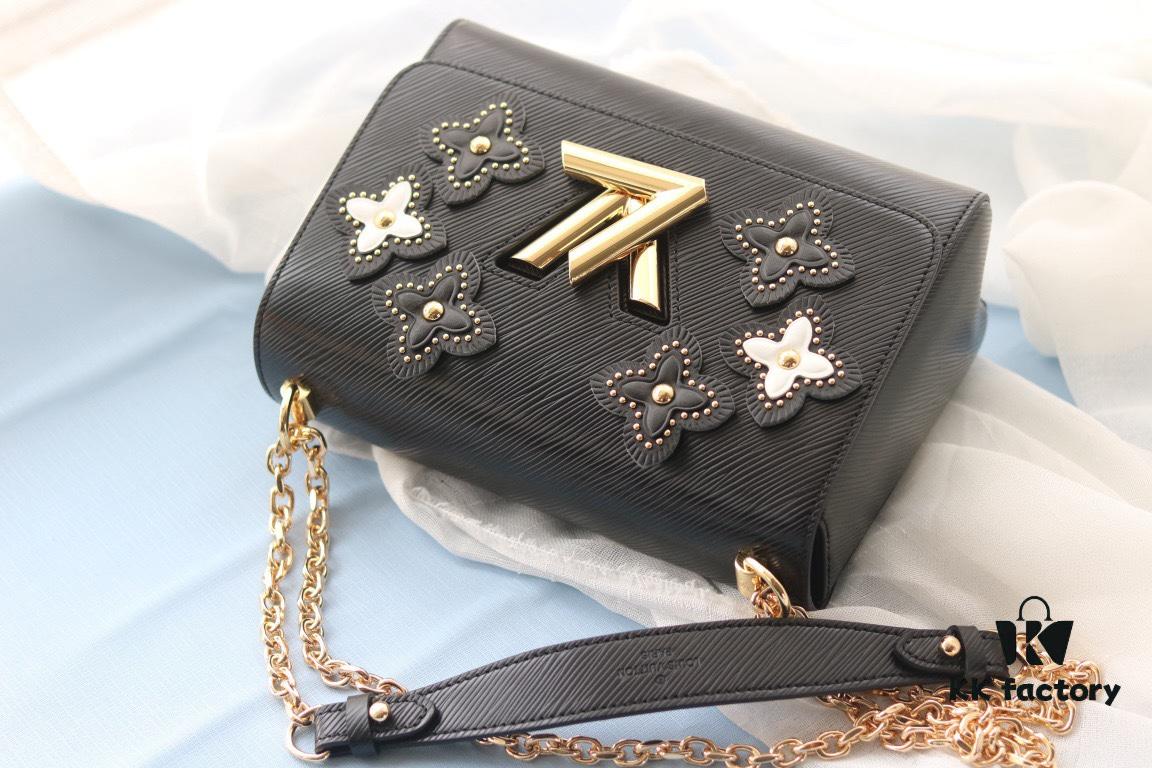 New Arrival [Rose] Top Quality Original Version [Rose]... Real Product Even More Beautiful [Kiss][Kiss] LV's Hottest Twist Denim Medium Size Released 💃 Louis Vuitton High-End Series Flower Tinsel Theme for Twist Medium Bag, Embellished with Unique Patterns: Multi-Layer Leather and Studs Reinterpret the Monogram Flowers, Rivets from the Brand’s Classic Trunks Transformed into Elegant Decorations, Complementing the Refined Black Epi Leather Body. Compact Shape with a Stylish Curved Base Increasing Bag Capacity [Strong] Adjustable Chain Suitable for Crossbody or Elegant Shoulder Wear [Strong] Medium Size: 23*18*8cm