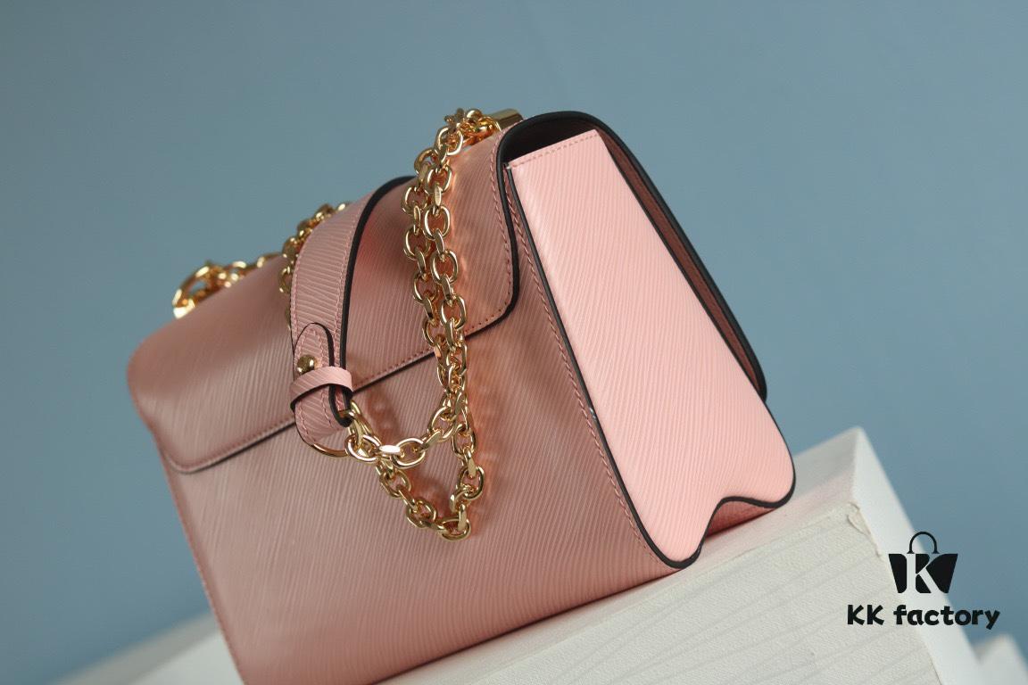 New Arrival [Rose] Top Quality Original Design [Rose]... Even More Beautiful in Real Life [Kiss][Kiss] LV's Hottest Twist Denim Medium Bag Now Available 💃