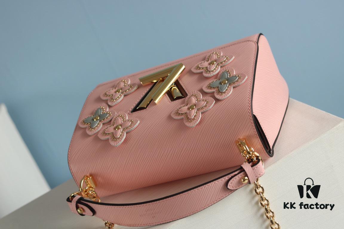 New Arrival [Rose] Top Quality Original Design [Rose]... Even More Beautiful in Real Life [Kiss][Kiss] LV's Hottest Twist Denim Medium Bag Now Available 💃