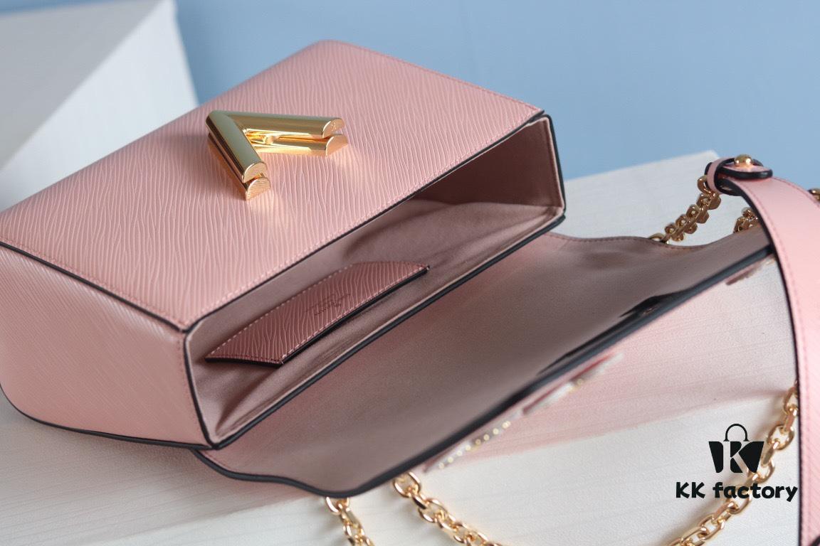 New Arrival [Rose] Top Quality Original Design [Rose]... Even More Beautiful in Real Life [Kiss][Kiss] LV's Hottest Twist Denim Medium Bag Now Available 💃