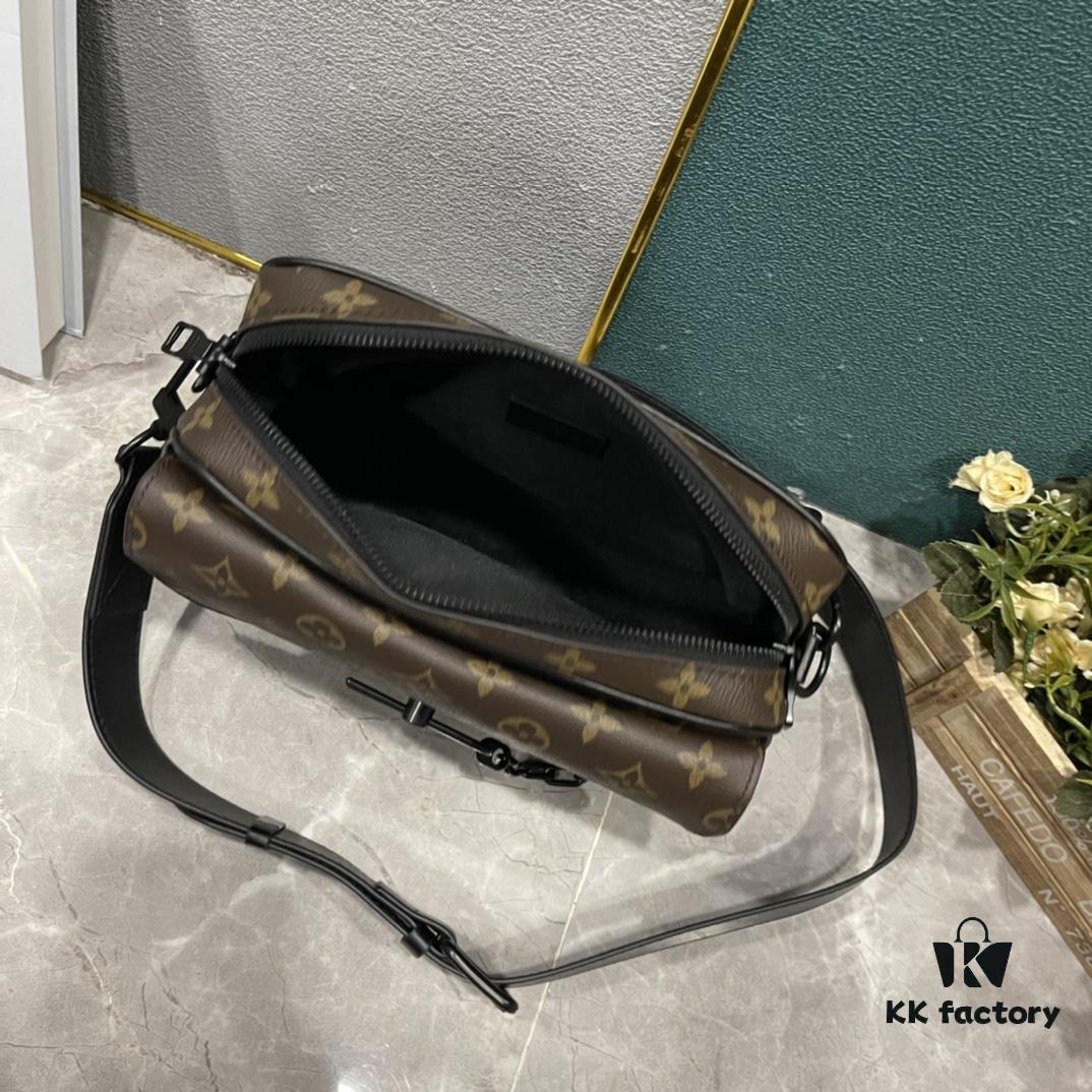 Upgraded M46795 M23742 Black Floral Embossed Men's Latest Messenger Bag Steamer Collection