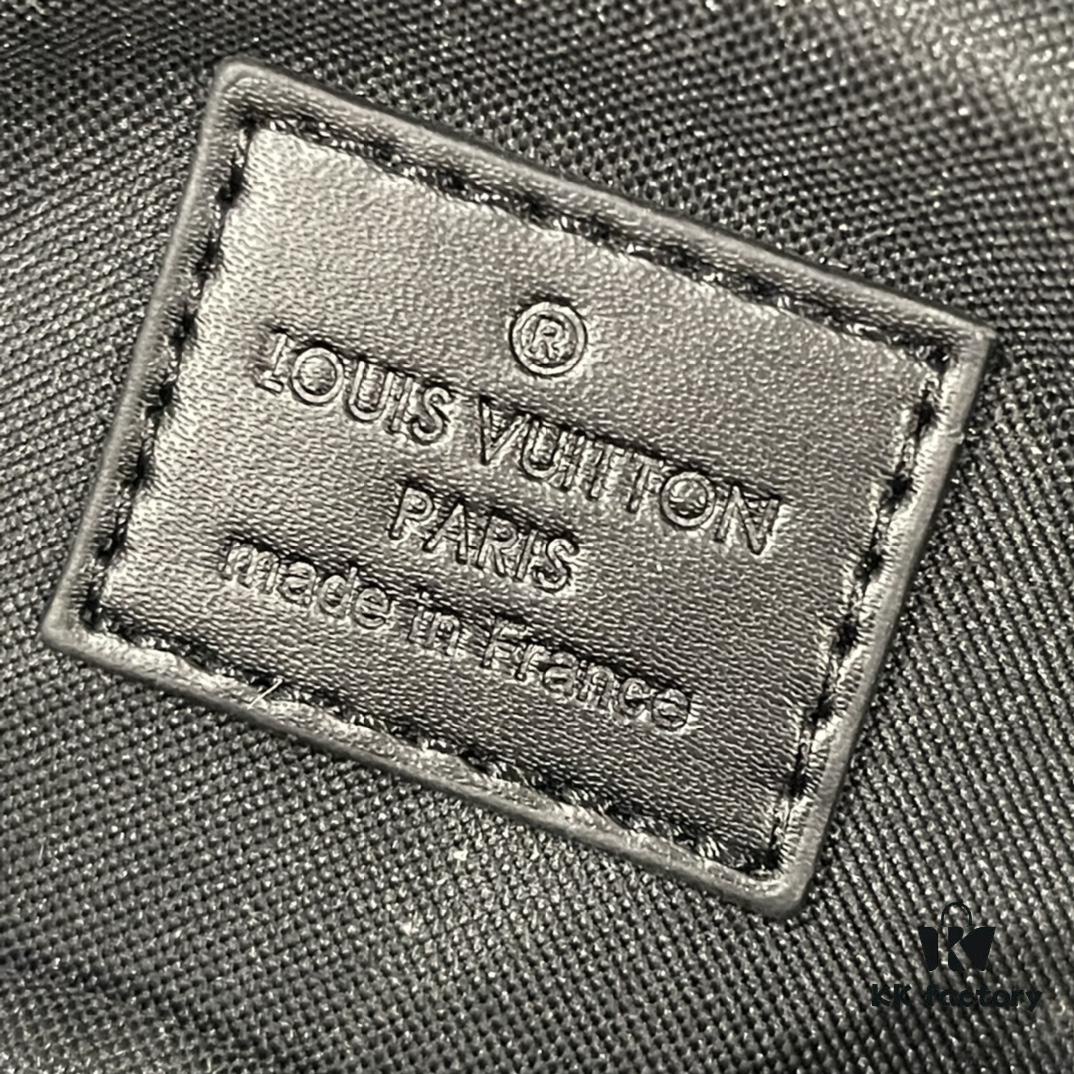 Upgraded M46795 M23742 Black Floral Embossed Men's Latest Messenger Bag Steamer Collection