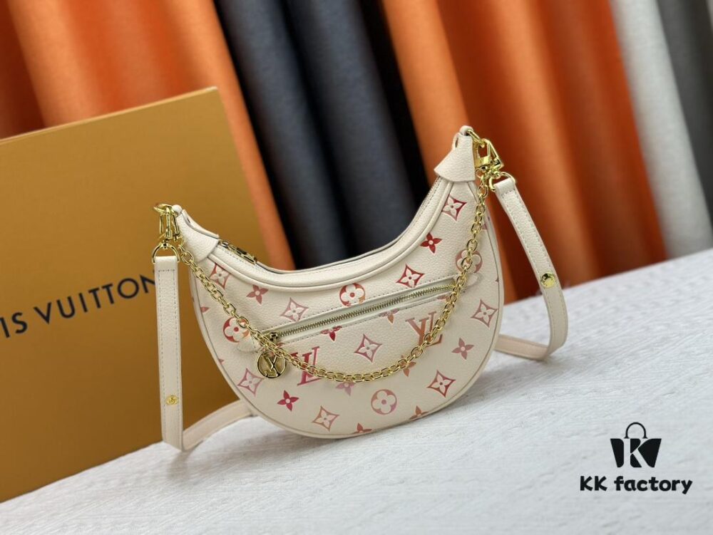 Upgraded Original ⭐️ New Embossed Silk-Screen Moon Bag 🔥 Model: M81166 M81098 🔥🔥 Latest Arrival Moon Bag 🌙! Nicolas Ghesquière Revisits the Croissant Bag from Louis Vuitton Archives, Introducing the Loop Crescent-Shaped Bag in the 2022 Spring Collection