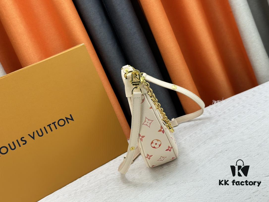 Upgraded Original ⭐️ New Embossed Silk-Screen Moon Bag 🔥 Model: M81166 M81098 🔥🔥 Latest Arrival Moon Bag 🌙! Nicolas Ghesquière Revisits the Croissant Bag from Louis Vuitton Archives, Introducing the Loop Crescent-Shaped Bag in the 2022 Spring Collection