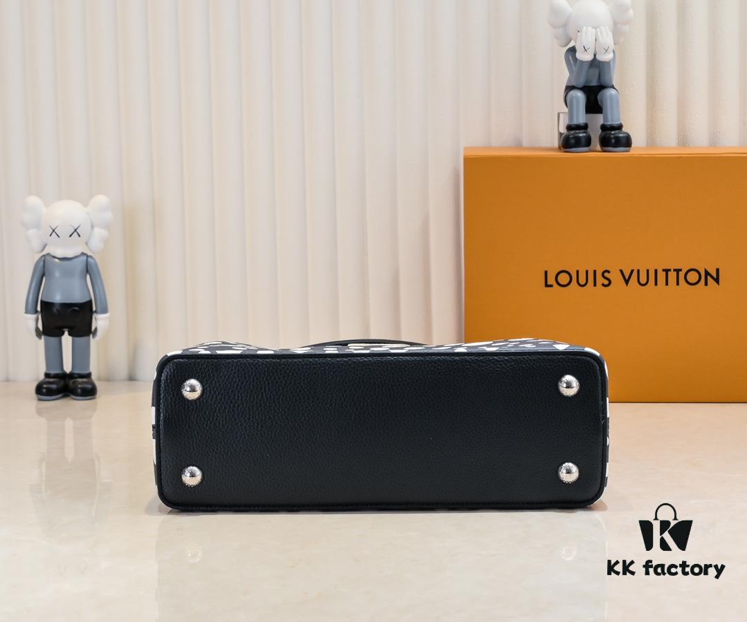 Upgraded M21665 LV x YK Capucines Medium Handbag