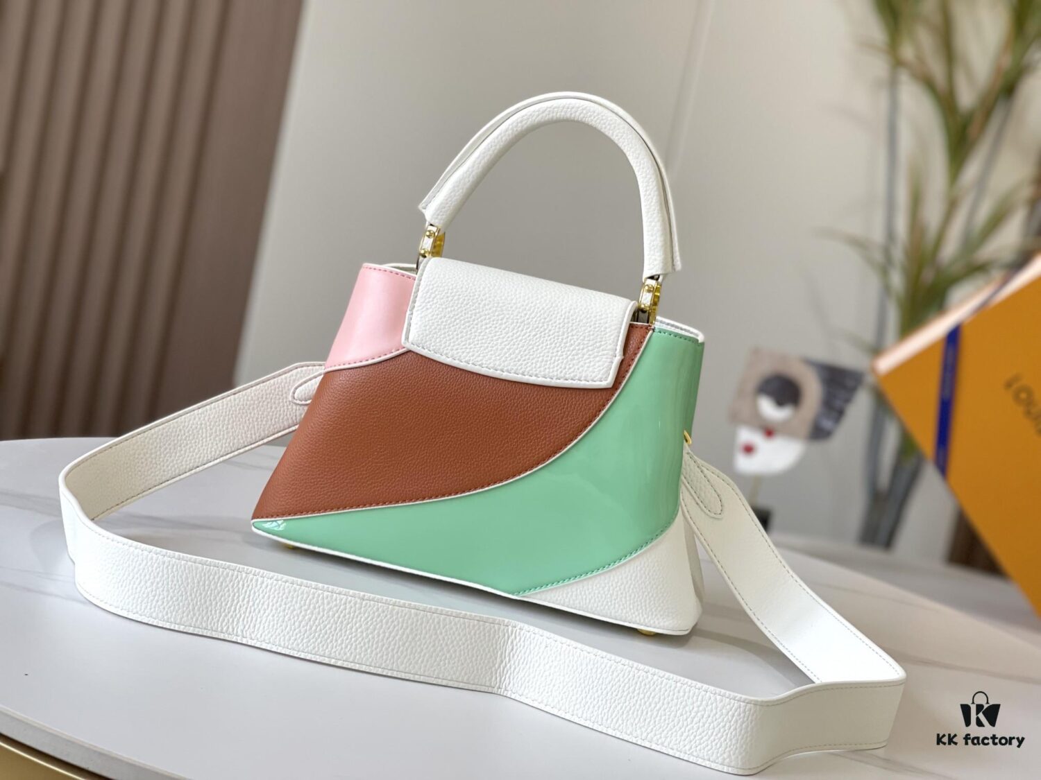 Upgraded M59864 Pure White Three-Tone Gold-Plated Capucines BB Handbag