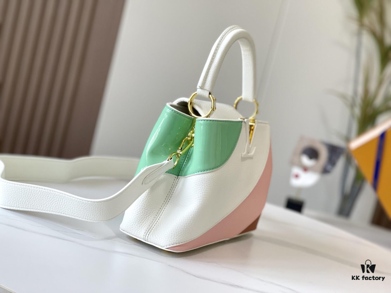 Upgraded M59864 Pure White Three-Tone Gold-Plated Capucines BB Handbag