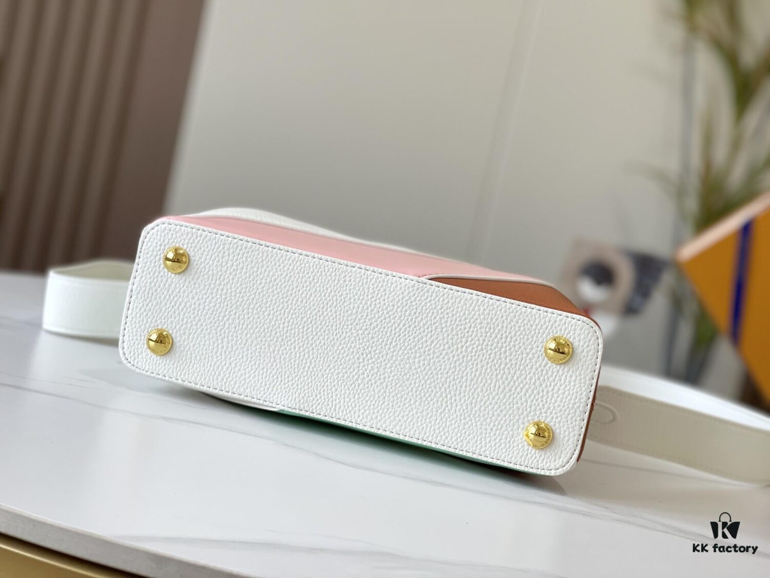 Upgraded M59864 Pure White Three-Tone Gold-Plated Capucines BB Handbag