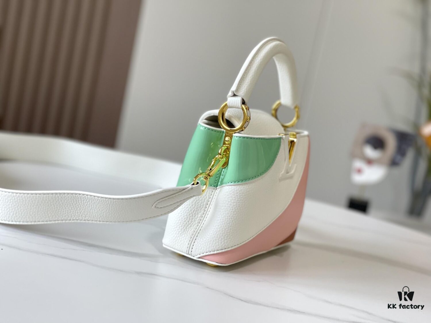 Upgraded M59863 Pure White Three-Tone Gold-Plated Mini Capucines Bag