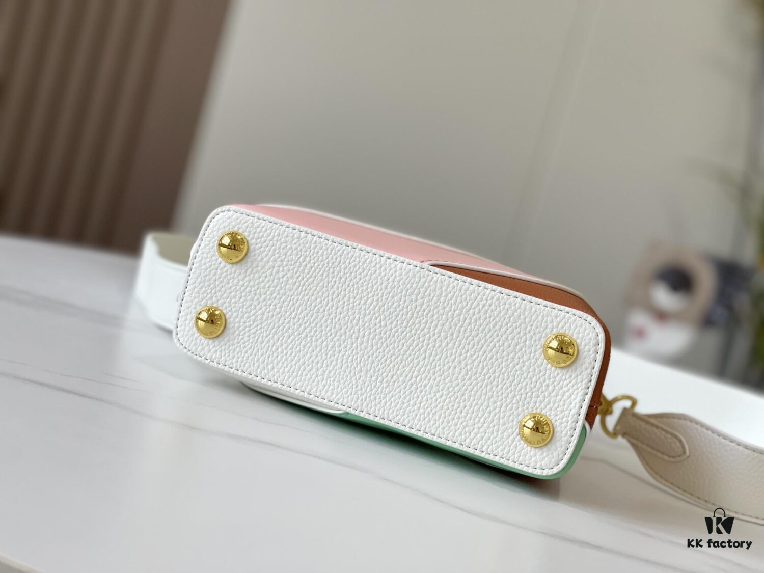 Upgraded M59863 Pure White Three-Tone Gold-Plated Mini Capucines Bag