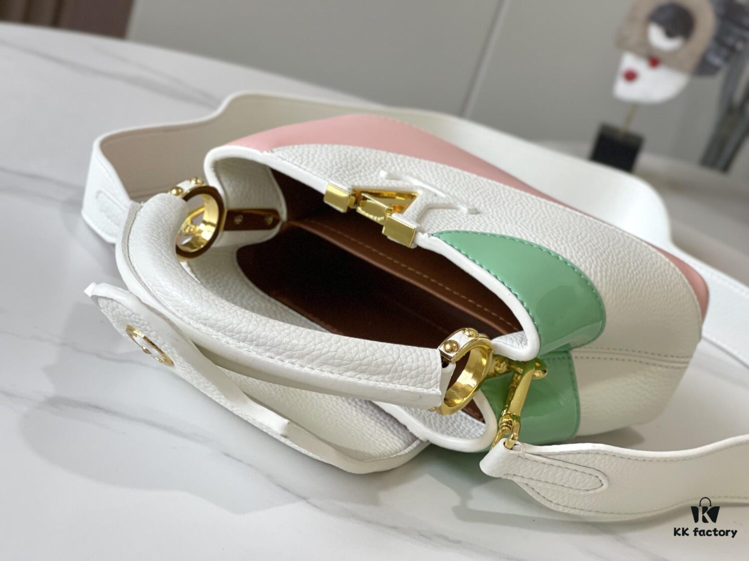 Upgraded M59863 Pure White Three-Tone Gold-Plated Mini Capucines Bag