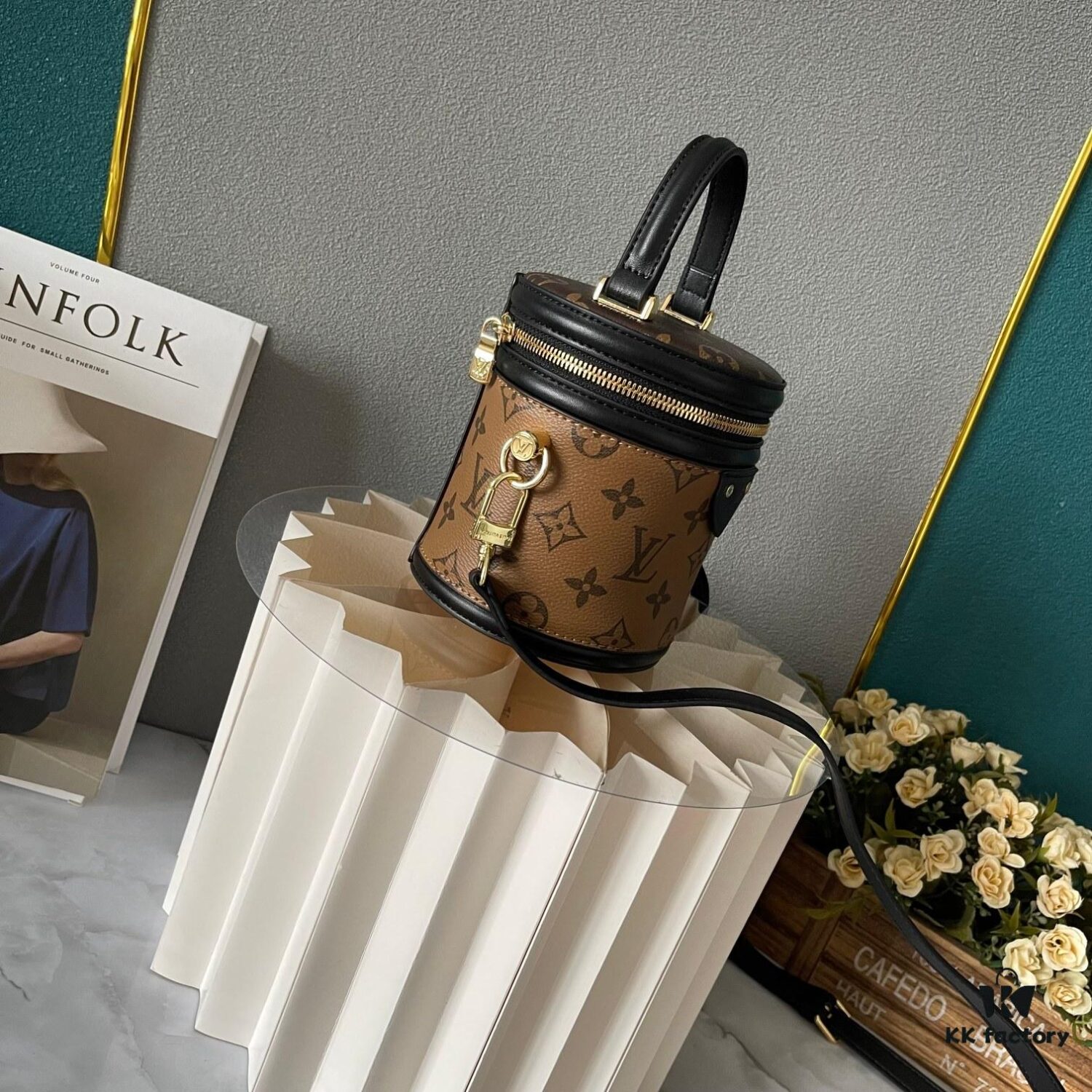 Upgraded Version [Exclusive Real Shot M82952 Vernis Yellow Flower] This Nano Cannes Handbag Features a Cylindrical Silhouette Crafted from Monogram Canvas, Echoing the Design of a Cosmetic Pouch