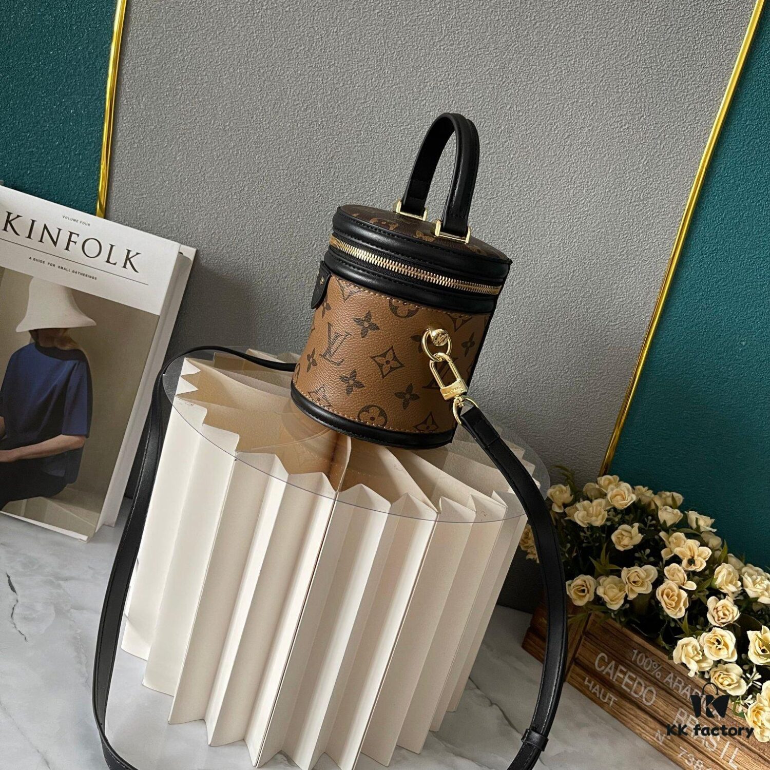 Upgraded Version [Exclusive Real Shot M82952 Vernis Yellow Flower] This Nano Cannes Handbag Features a Cylindrical Silhouette Crafted from Monogram Canvas, Echoing the Design of a Cosmetic Pouch