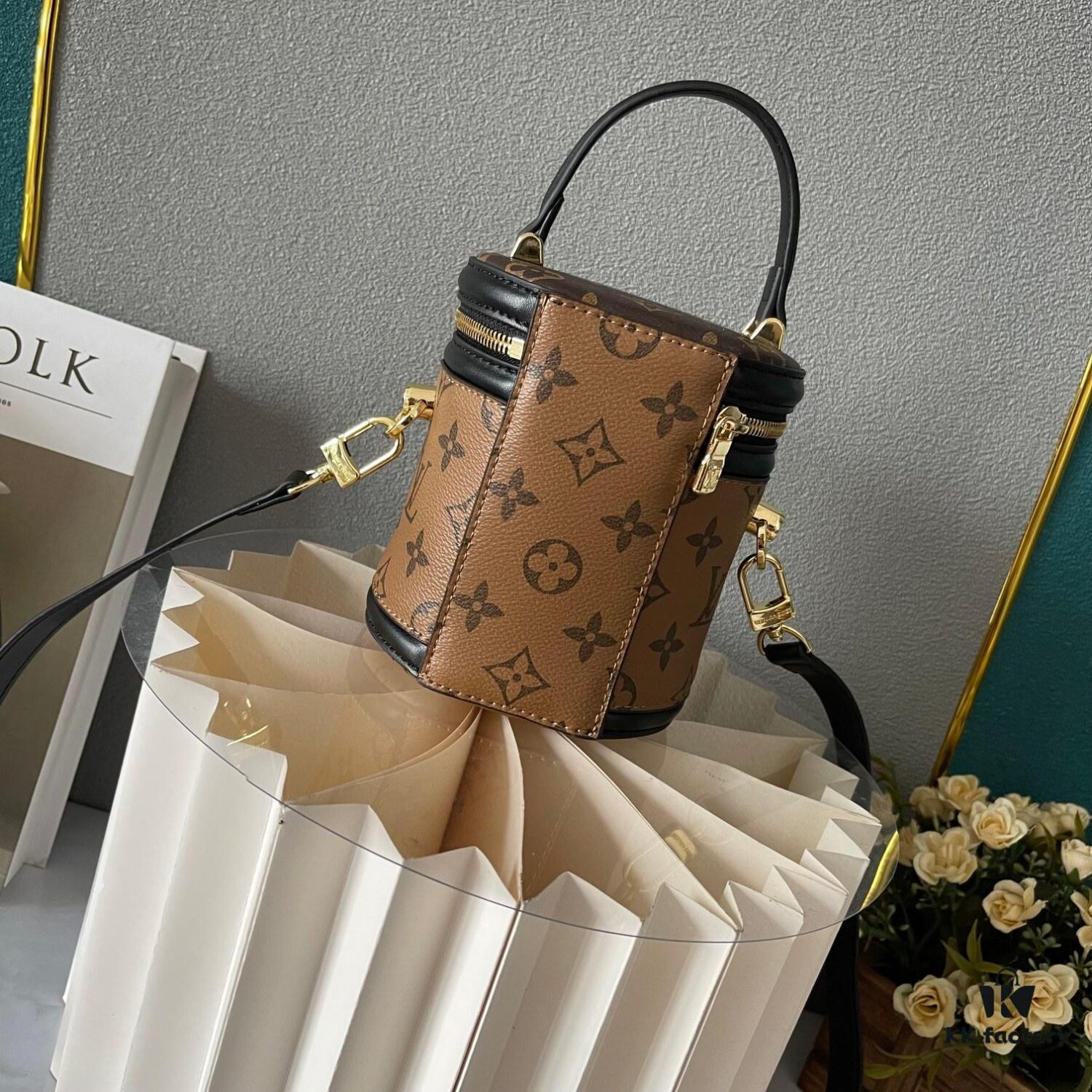 Upgraded Version [Exclusive Real Shot M82952 Vernis Yellow Flower] This Nano Cannes Handbag Features a Cylindrical Silhouette Crafted from Monogram Canvas, Echoing the Design of a Cosmetic Pouch