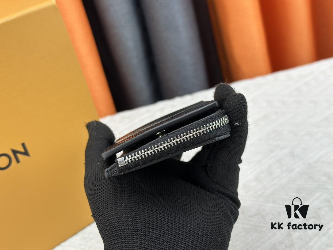 Top-Grade Original This New Hybrid Wallet is Crafted from Black Monogram Shadow Leather, Ingeniously Combining a Card Holder with Louis Vuitton's Best-Selling Multiple Wallet