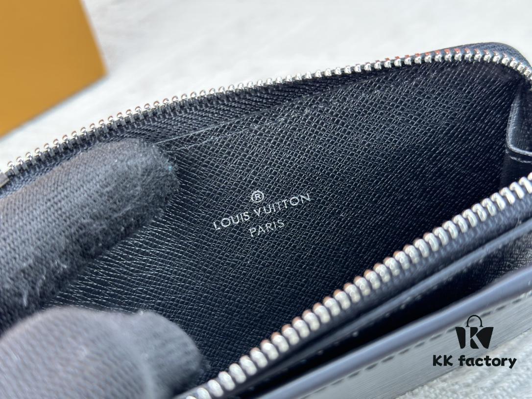 Top-Grade Original This New Hybrid Wallet is Crafted from Black Monogram Shadow Leather, Ingeniously Combining a Card Holder with Louis Vuitton's Best-Selling Multiple Wallet