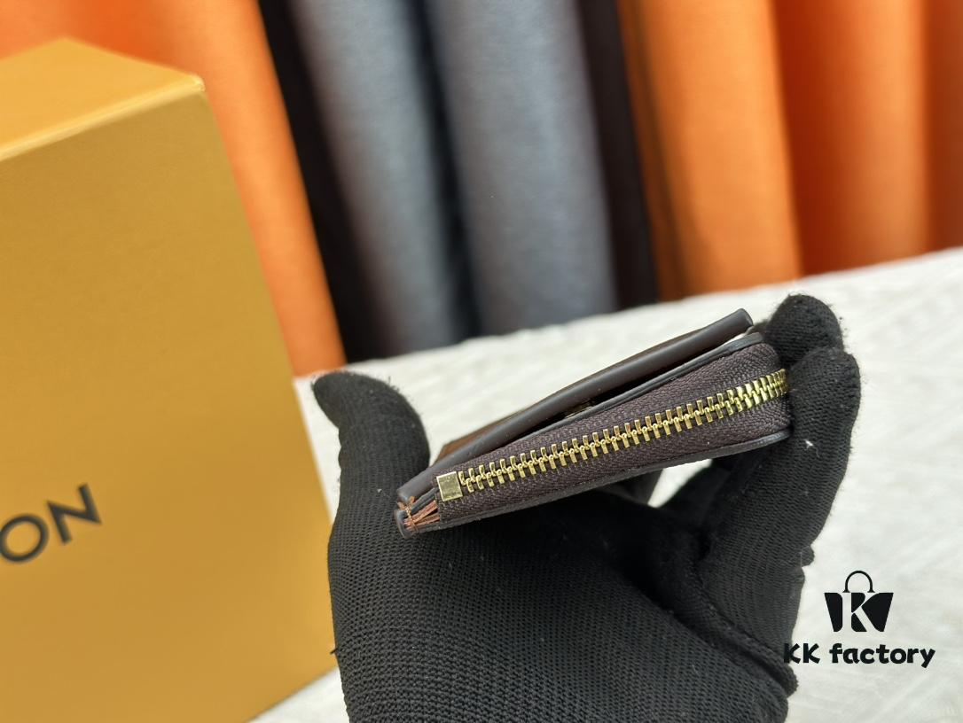 Top Original This New Hybrid Wallet is Made of Black Monogram Shadow Leather, Ingeniously Combining a Card Holder with Louis Vuitton's Best-Selling Multiple Wallet