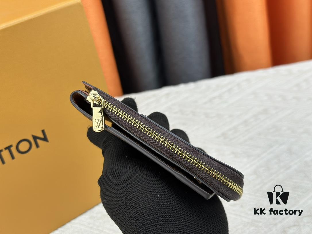 Top Original This New Hybrid Wallet is Made of Black Monogram Shadow Leather, Ingeniously Combining a Card Holder with Louis Vuitton's Best-Selling Multiple Wallet