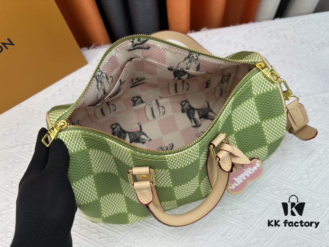 Model N40671 Green Tea Keepall Bandoulière 35 Bag
