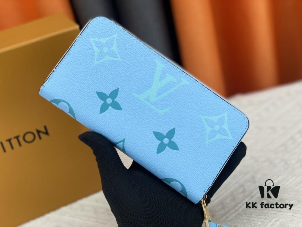 Top Original 💎 By The Pool Collection Zipped Wallet in Monogram Empreinte Leather