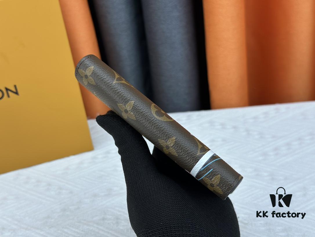 Wallet M60410 Pink 👏👏Vivienne Holidays 2022 Collection Passport Holder